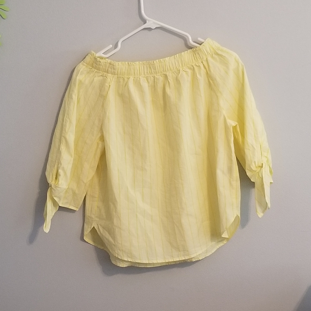 NWT off the shoulder elegant top fits most sizes
